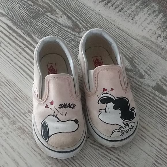 Peanut Vans - Picture 1 of 2